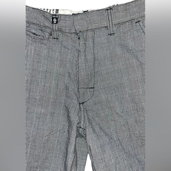 VANS boys black & white board shorts size 12 - Picture 2 of 4